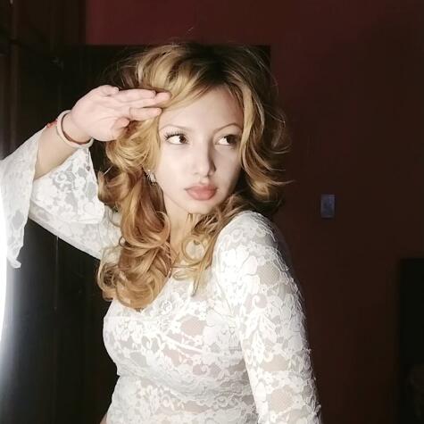 Blonde Sweet avatar
